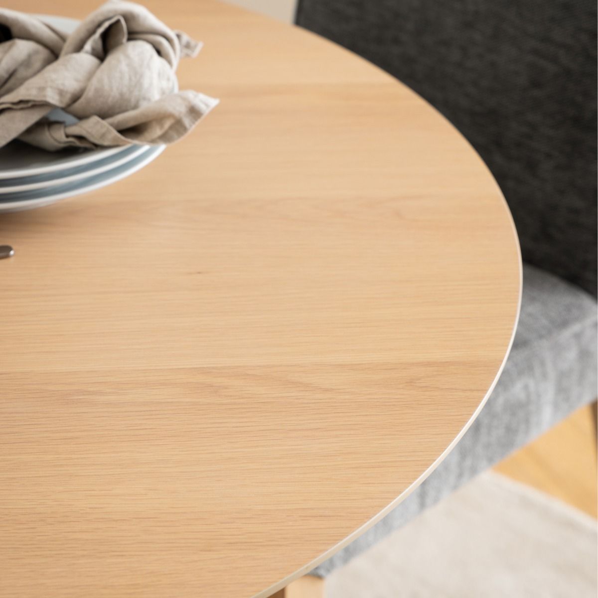 Wooden Dining Table Round With 4 Cassandra White Oak Dining Chairs